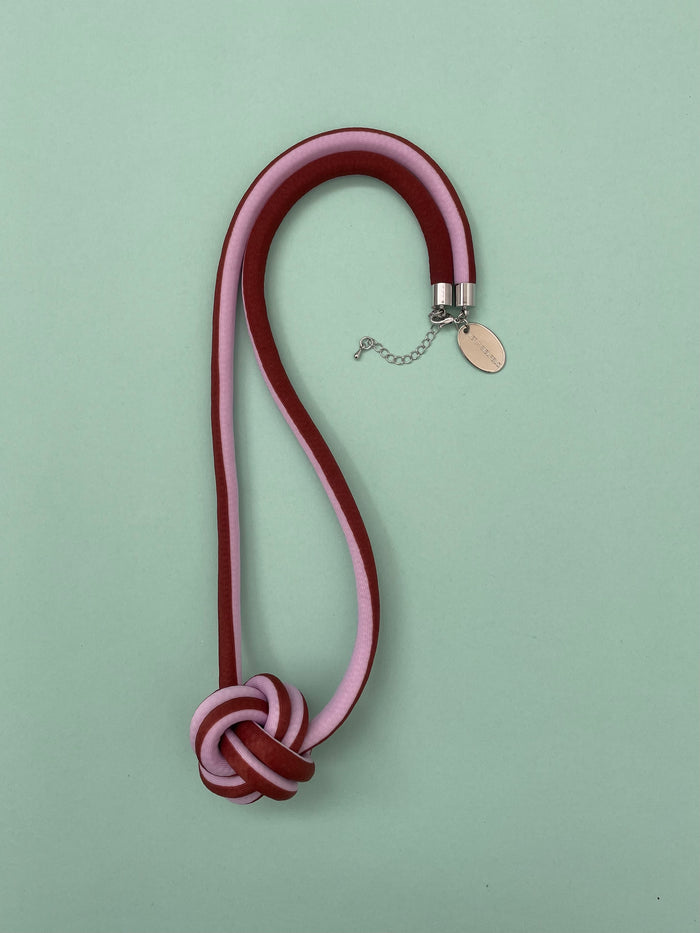 COLLAR BOLA lila/café