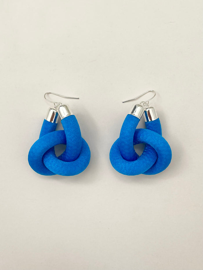 AROS NUDO COLGANTE azul cielo