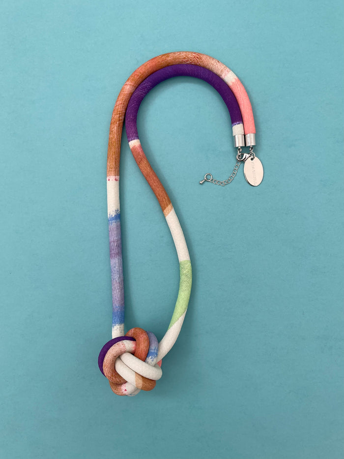 COLLAR BOLA multicolor tonos claros pintado