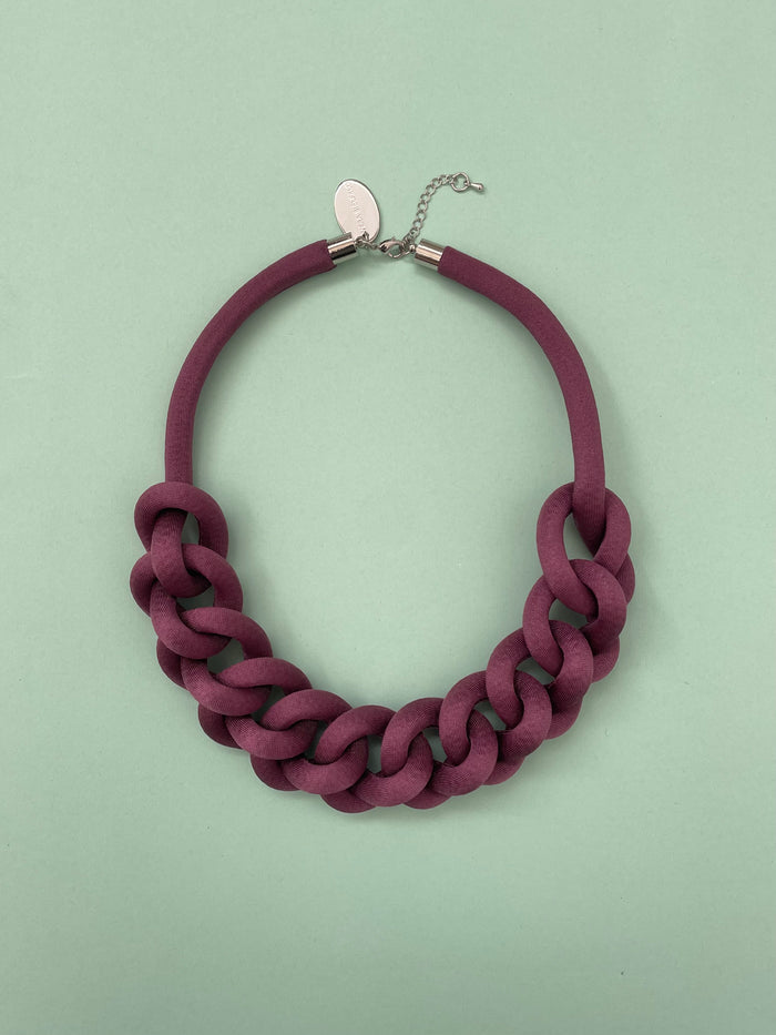 COLLAR CADENA burdeo claro