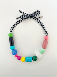 Collar cuentas resina + tela 5