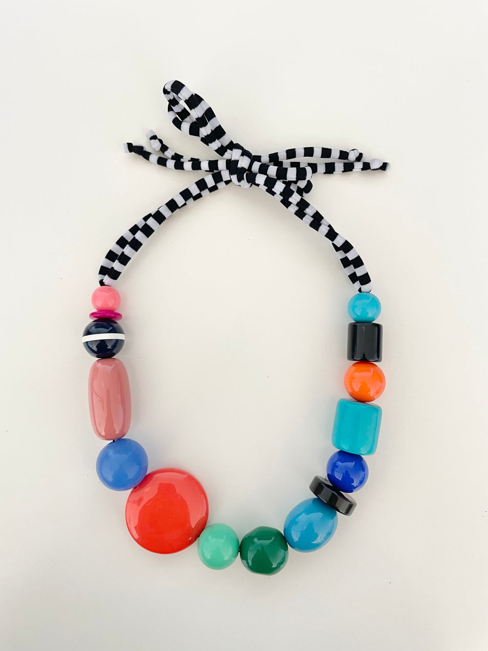 Collar cuentas resina + tela 4