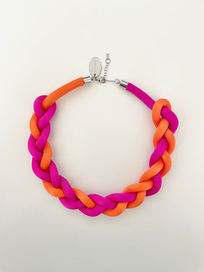 COLLAR TRENZA naranjo/fucsia