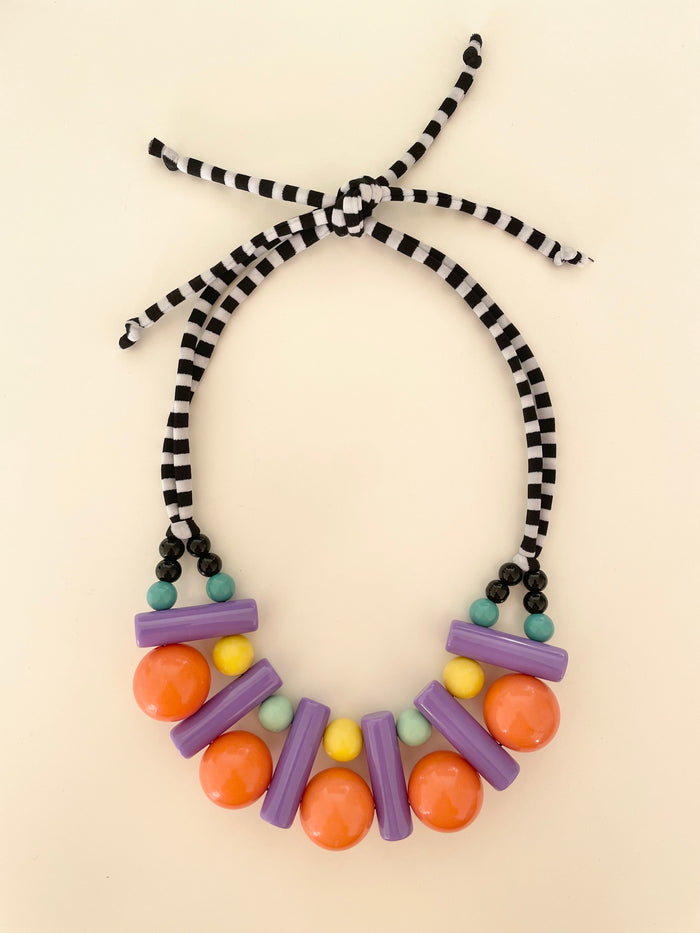 Collar cuentas resina lila