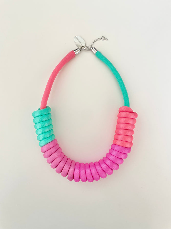 COLLAR EMBARRILADO multicolor rosa/menta/naranjo