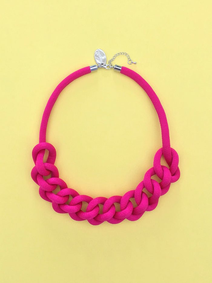 COLLAR CADENA fucsia