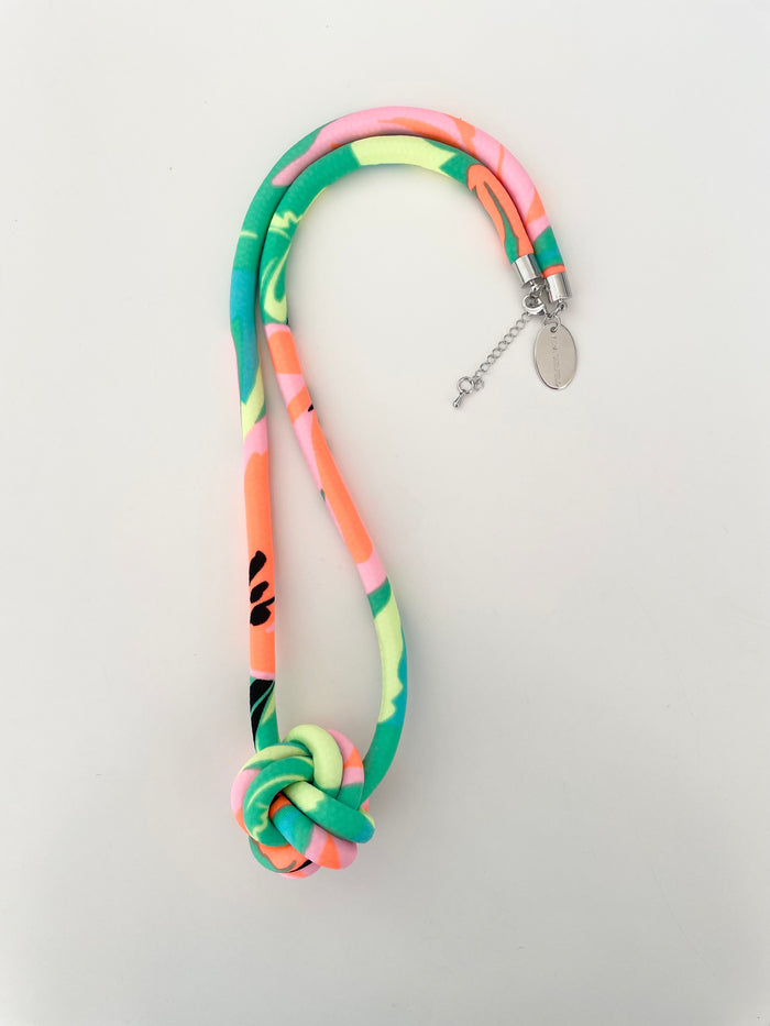 COLLAR BOLA print tropical fluor