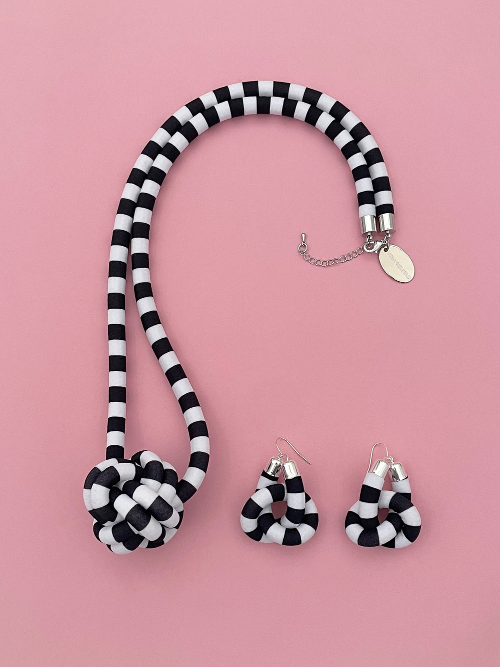 Collar Bola - rayado blanoc y negro