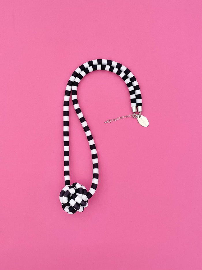 Collar Bola - rayado blanoc y negro