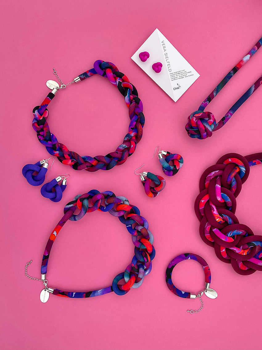 Collar Bola - multicolor morado/burdeo/rojo