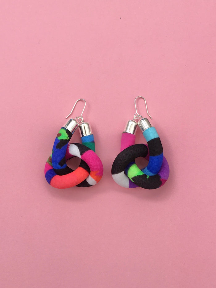 aros nudo colgante multicolor vera sielfeld