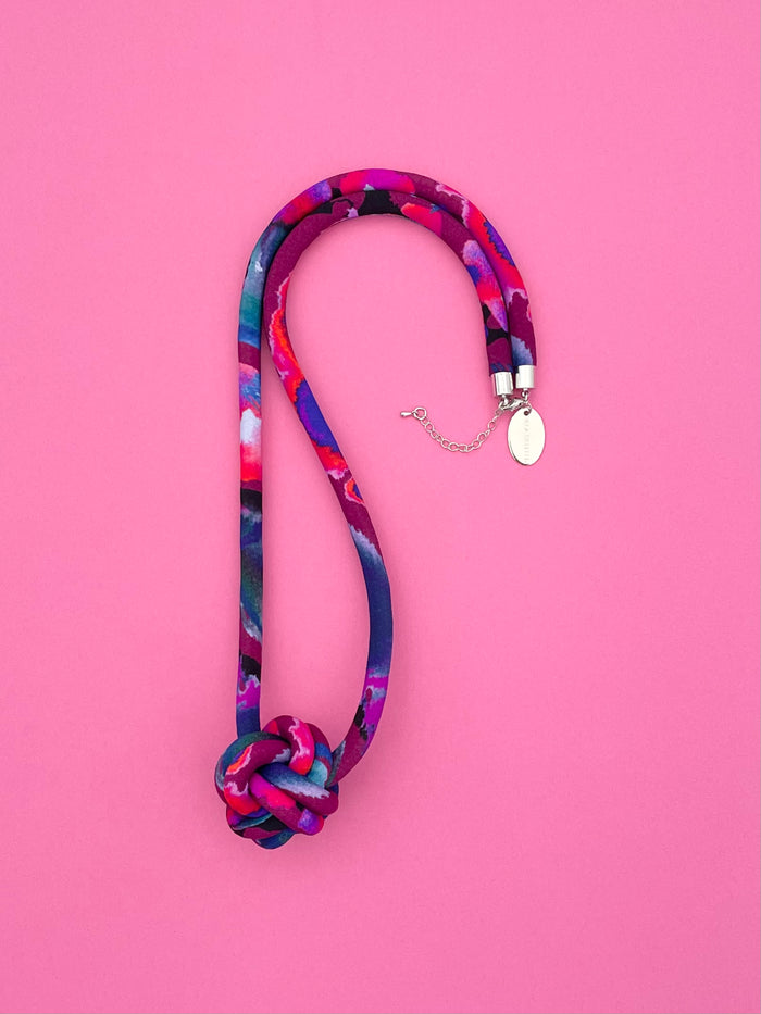 Collar Bola - multicolor morado/burdeo/rojo