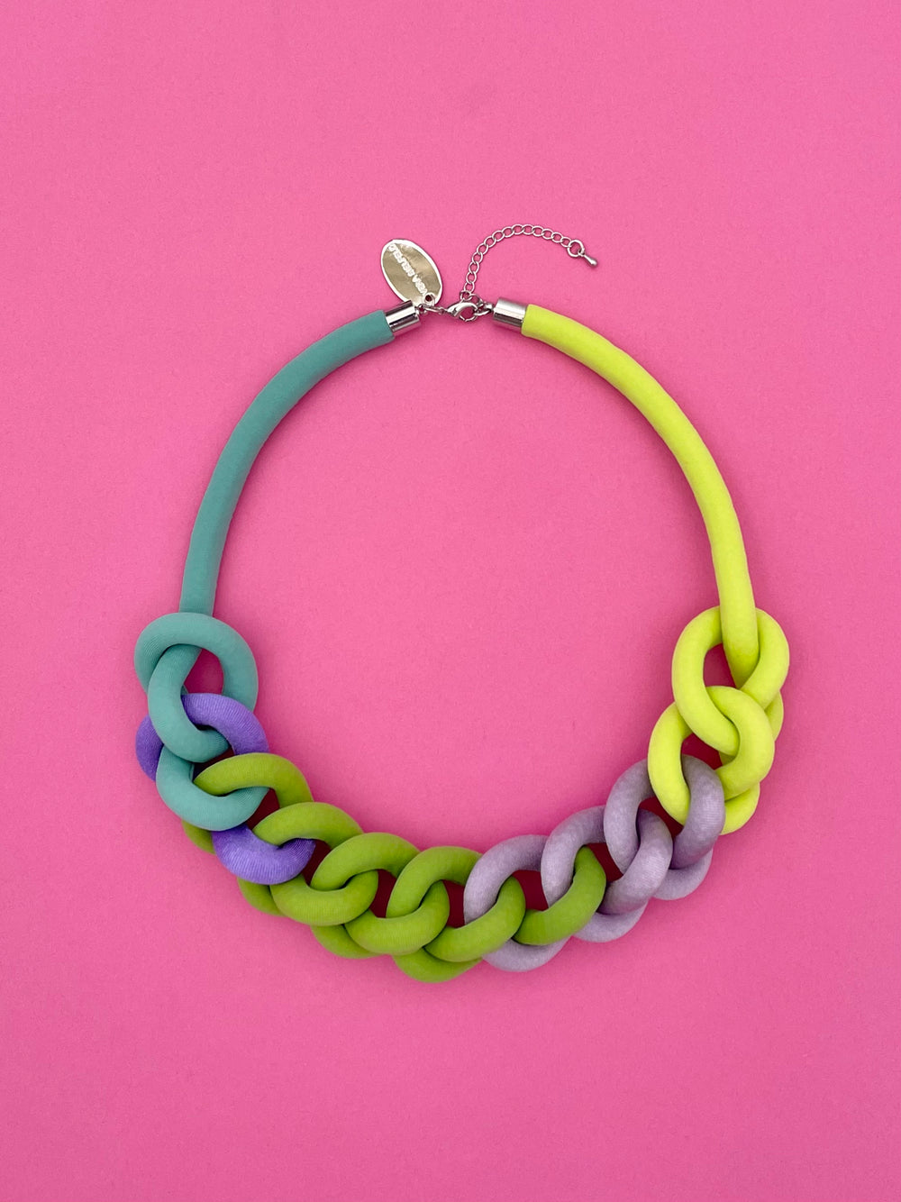 collar cadena degrade tipo gargantilla de tela verde morado