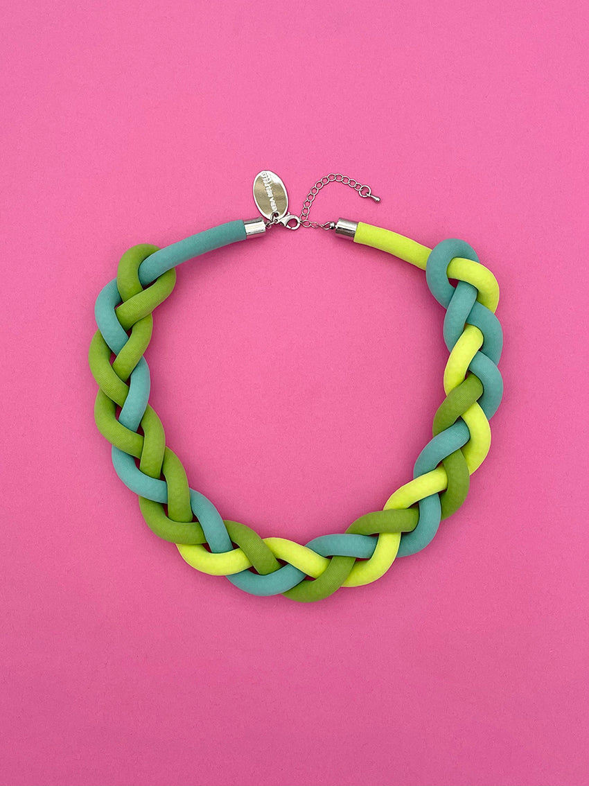 collar trenzado degrade verde tipo gargantilla de tela 