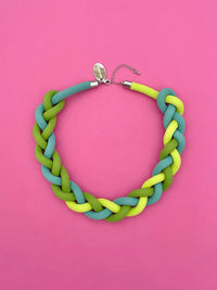 collar trenzado degrade verde tipo gargantilla de tela 