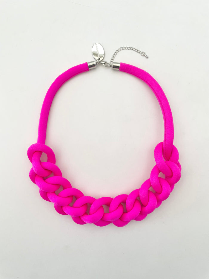 COLLAR CADENA fucsia encendido