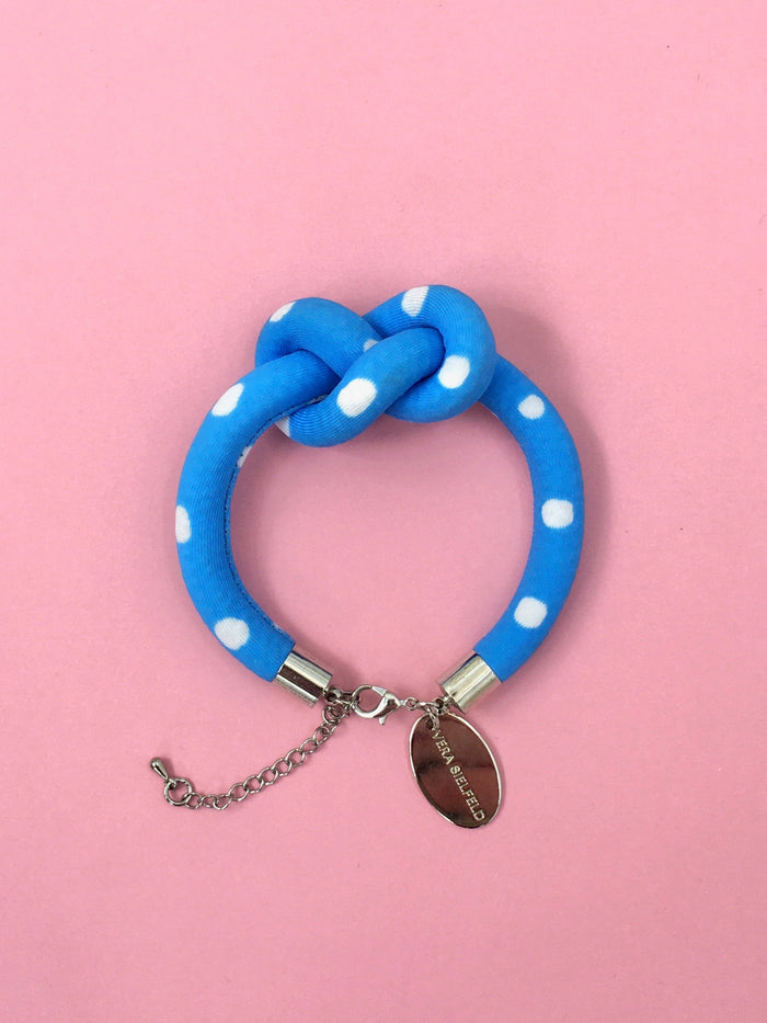 PULSERA NUDO celeste puntos blancos 