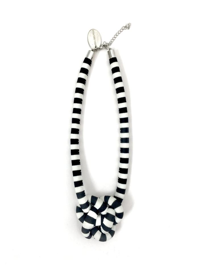 COLLAR CAMAFEO rayado B/N