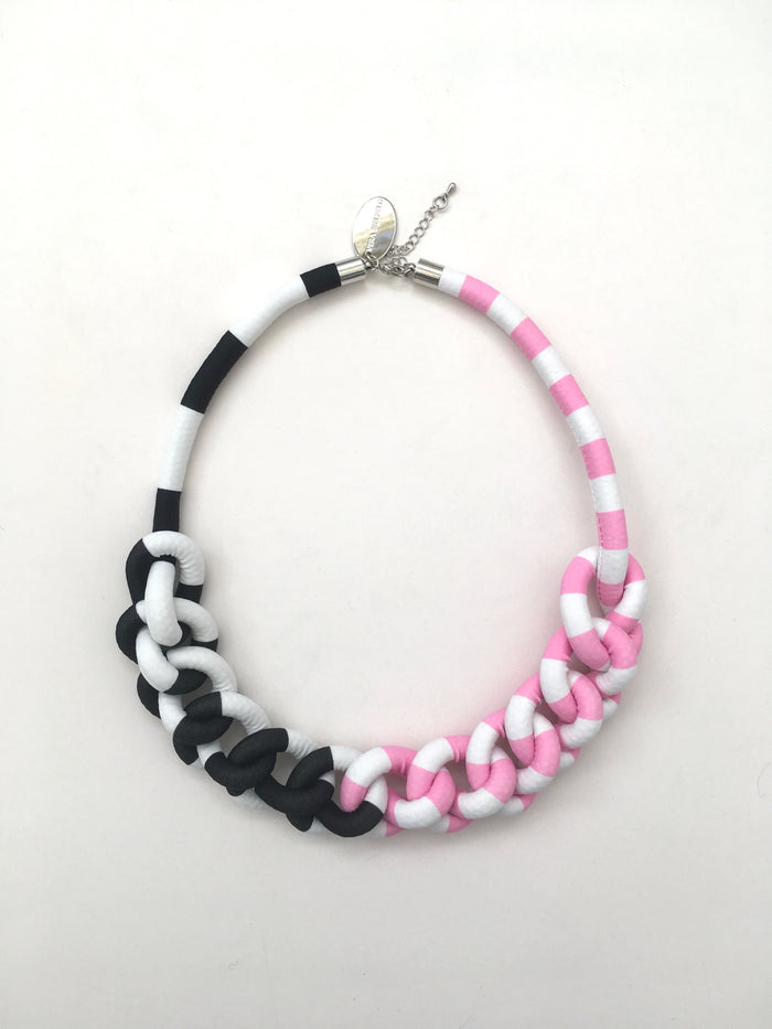 COLLAR CADENA rayado rosado negro