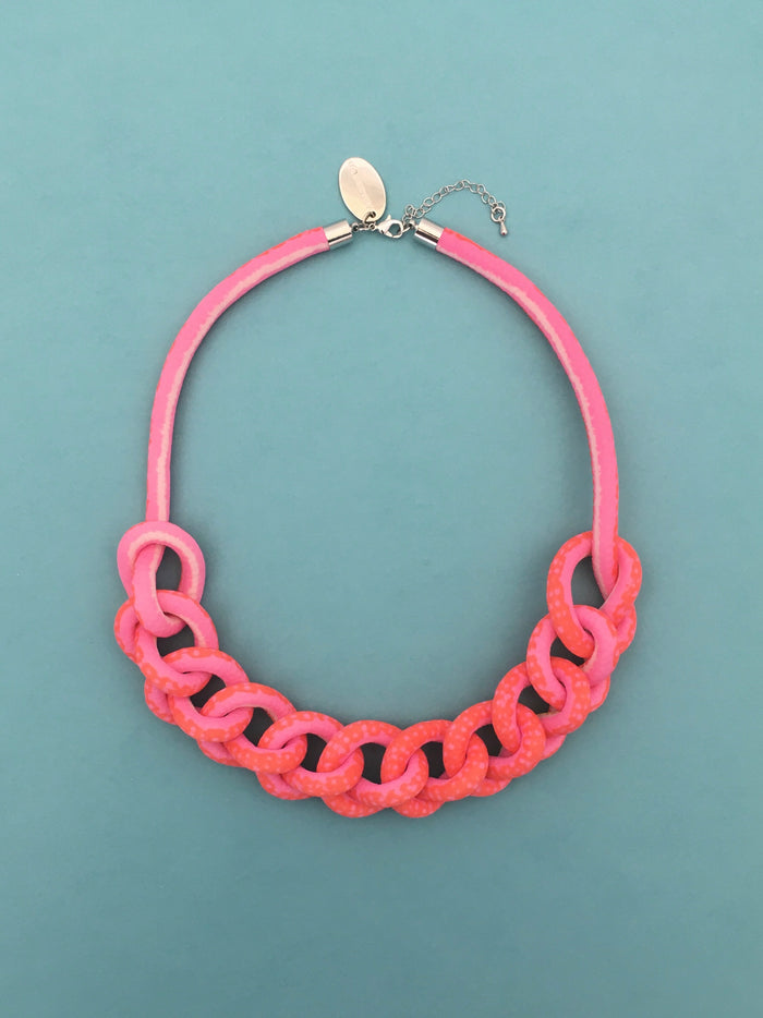 COLLAR CADENA rayado horizontal fucsia/salmón
