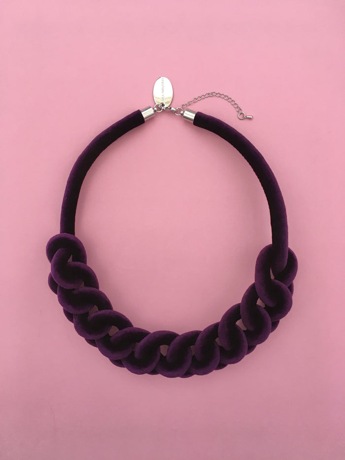 COLLAR CADENA terciopelo color berenjena